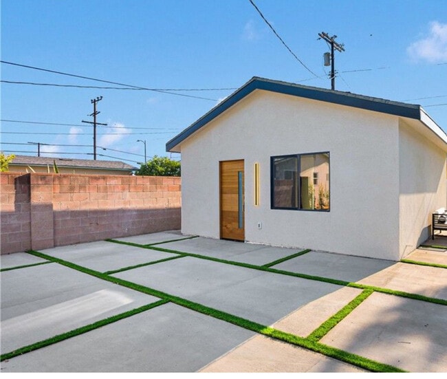 Building Photo - 10509 Dempsey Ave