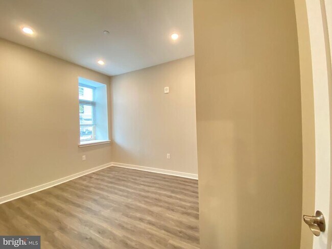 Photo - 1 W Main St Unit 903