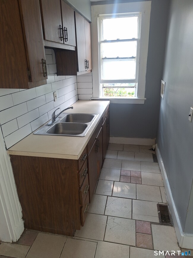 Photo - 170 Franklin St