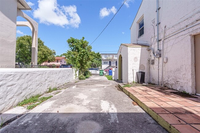 Photo - 528 SW 21st Ave