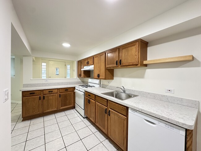 Photo - 5808 N Broadway St Unit M07H