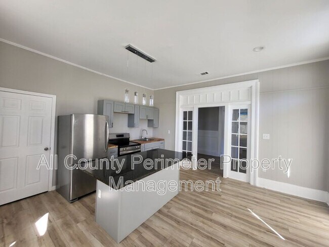 Photo - 1249 Duncan Ave