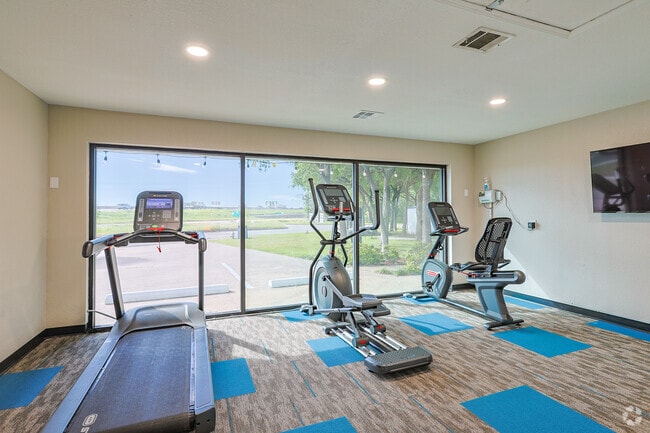 Fitness Center - Eleven06 on 35 Apartments