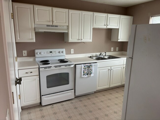 Building Photo - 2 BEDROOM 1 BATH CONDO AT MYRTLE GREENS