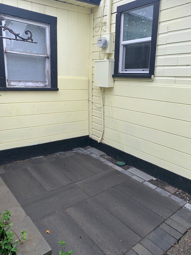 Photo - 515 1/2 2nd Street SE