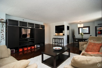 Building Photo - 70 W Huron St Rental