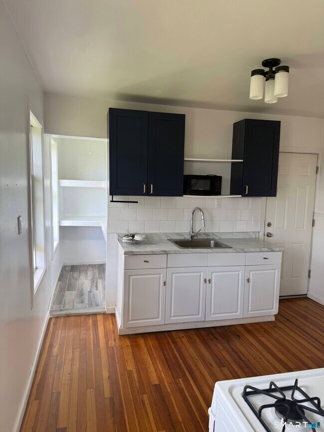 Photo - 610 Hawley Ave