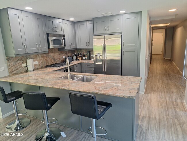 7137 E Rancho Vista Dr