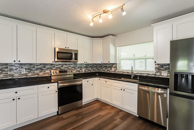 Photo - 701 NE 11th Ave