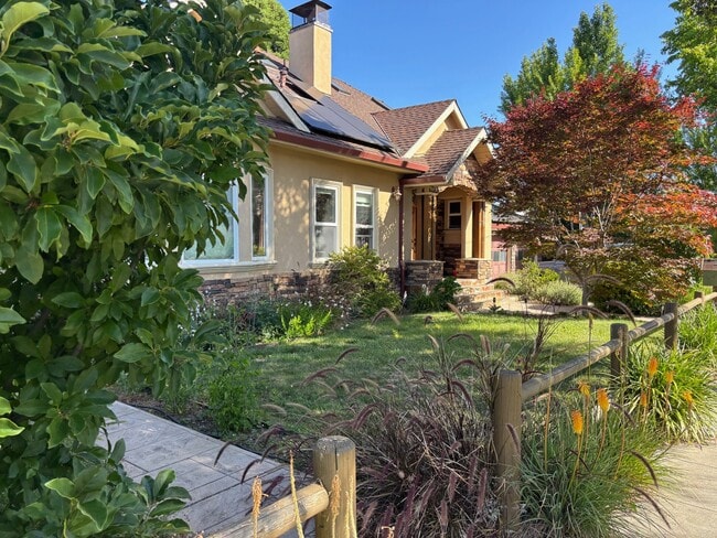 Photo - 596 Pettis Ave