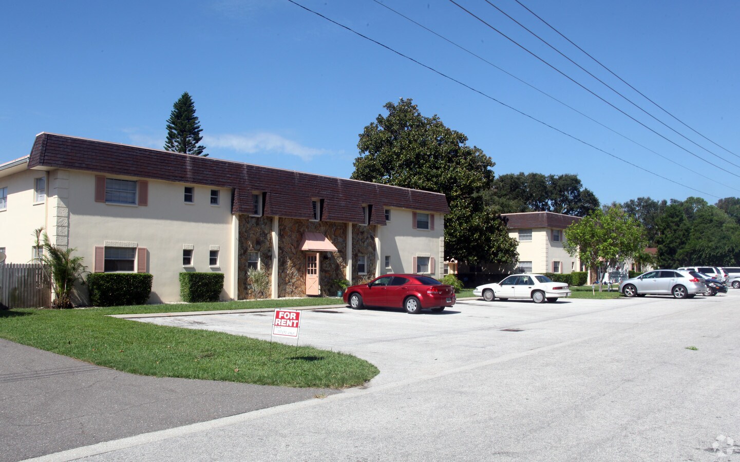 Somerset Apartments - Somerset Apartments
