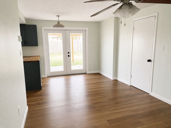 Photo - 1730 Dana Pl