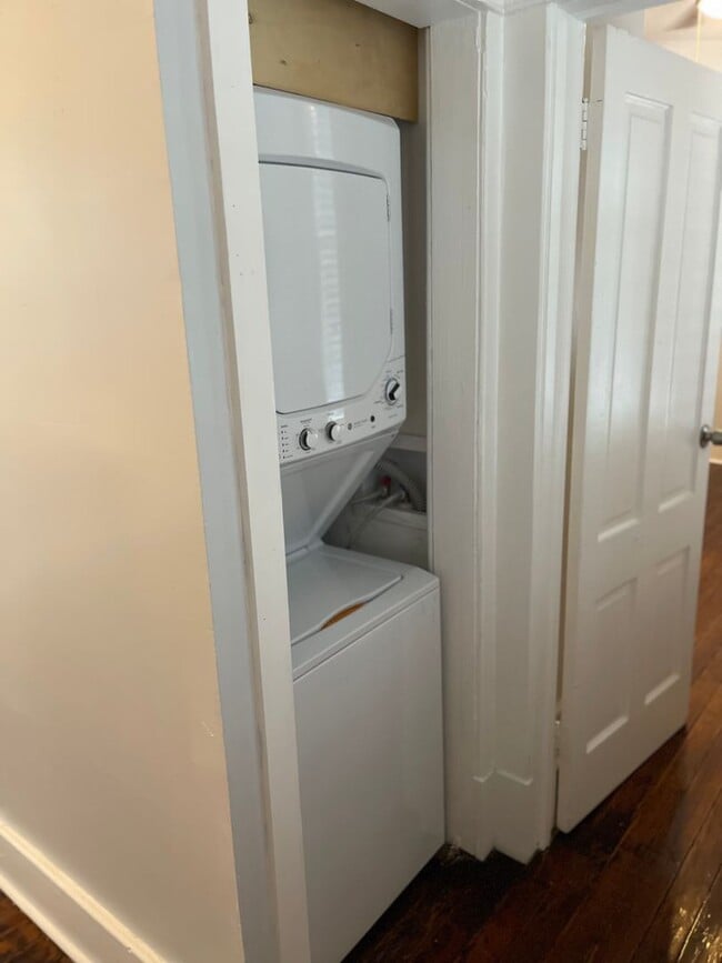 Newly Renovated Tri-Plex Near Forsyth - Newly Renovated Tri-Plex Near Forsyth Apartment Unit B