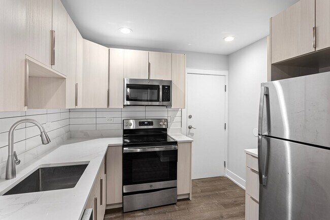 Photo - 1301 W Estes Ave Apartments Unit 3w