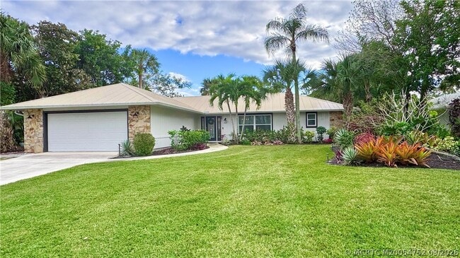 Photo - 323 SW Ridge Ln