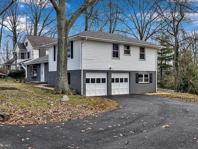 Photo - 1165 Green Holly Ct