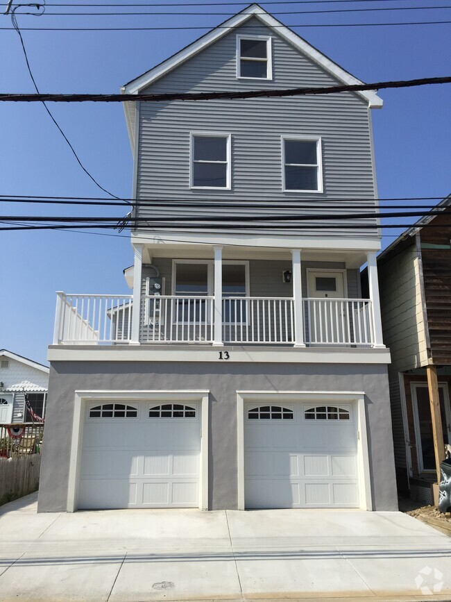 Building Photo - 13 River St Unit B Rental