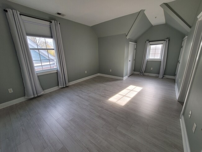 Photo - 435 E Freemason St