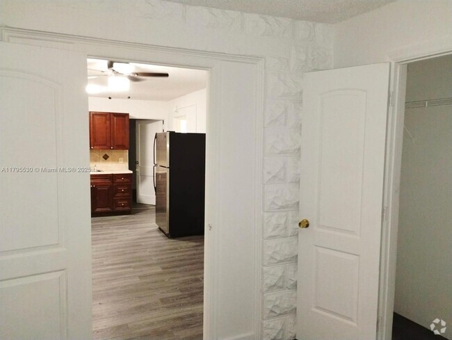 Building Photo - 605 S J St Unit 2 Rental