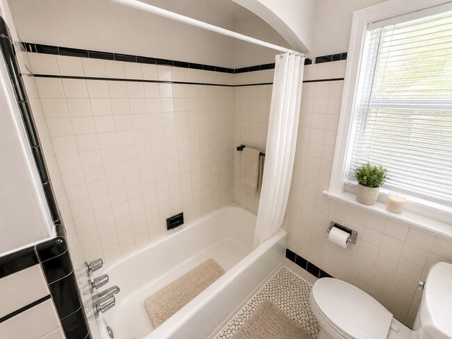 Photo - 15340 Hartwell St Unit Lower