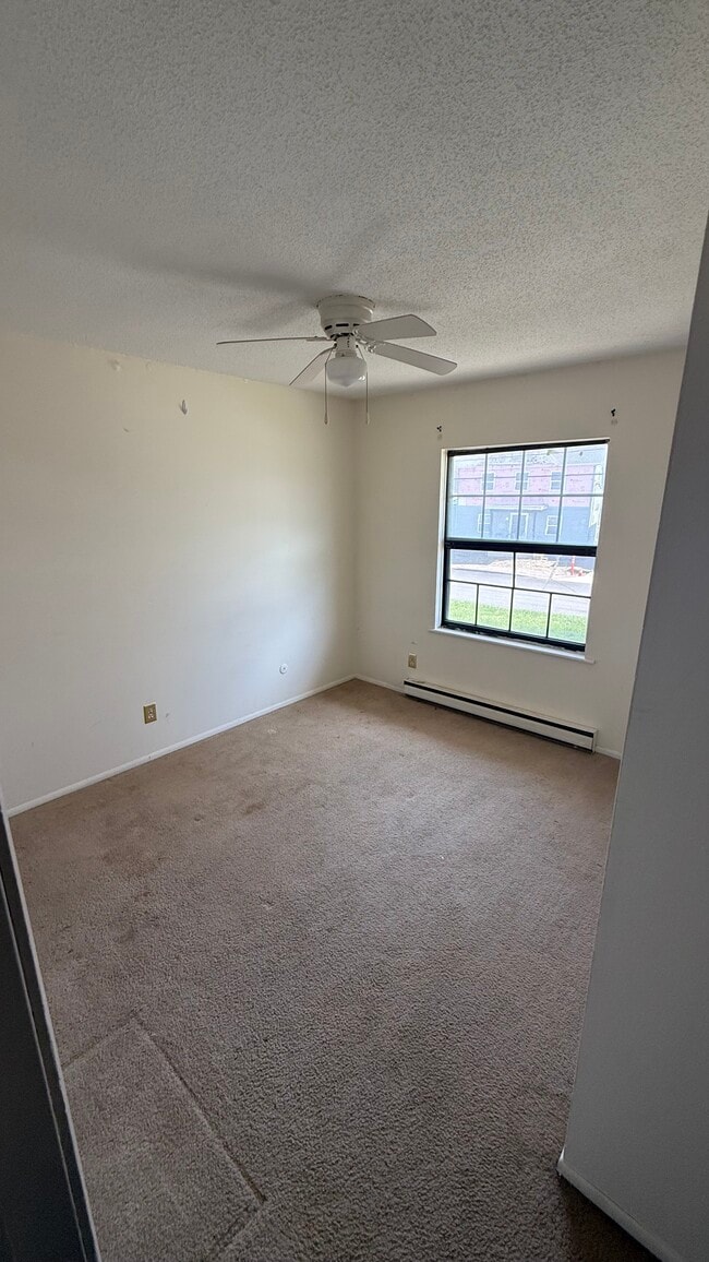 Building Photo - 820 E Tipton St