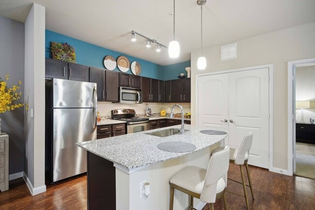 Photo - Platinum Shavano Oaks Apartments