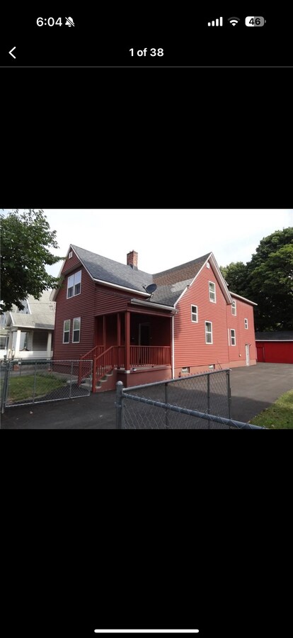 Photo - 298 Bernard St Unit Upper