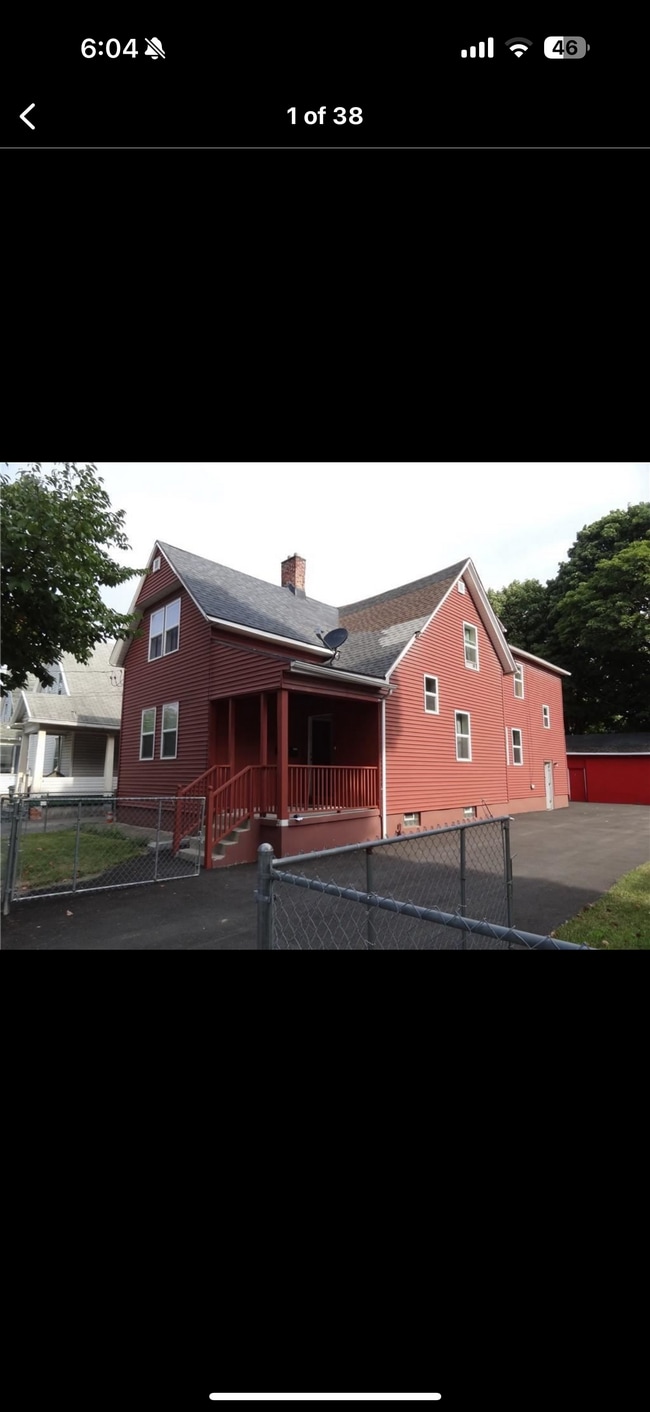 Building Photo - 298 Bernard St Unit Upper