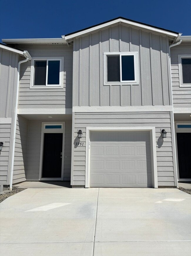 Building Photo - Brand New Townhome!