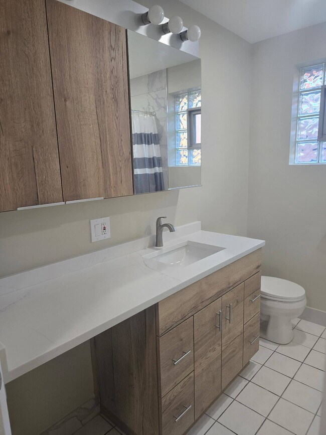 Photo - 4116 W 109th St Unidad 1