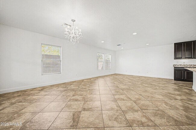 16332 W Moreland St