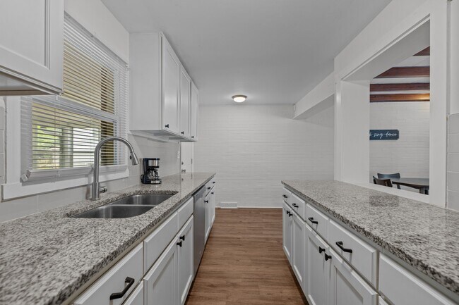 220 Fairson Ave Unit 1