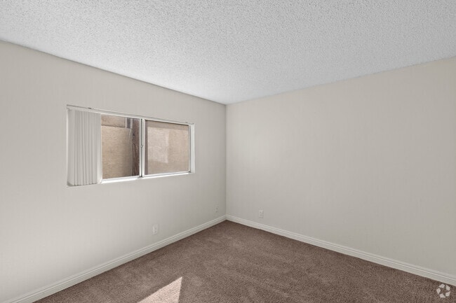 2BR, 1.5BA - 790SF - Bedroom