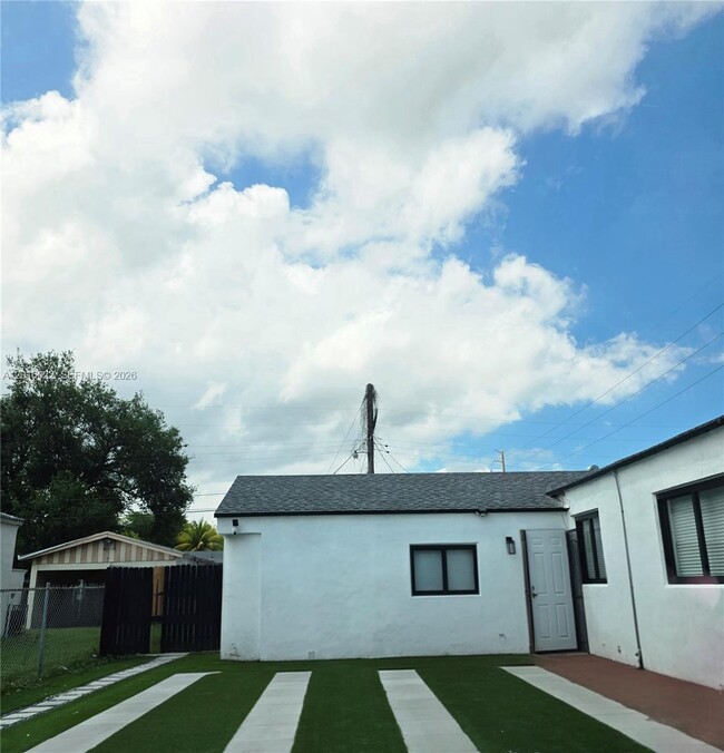 Photo - 801 NW 75th St