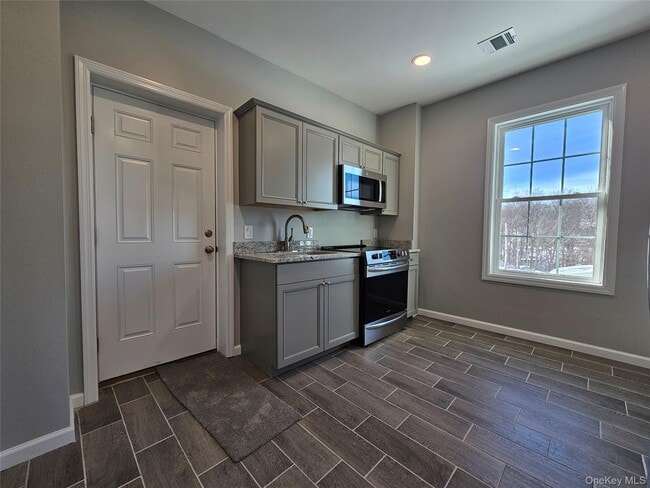 Photo - 139 W Main St