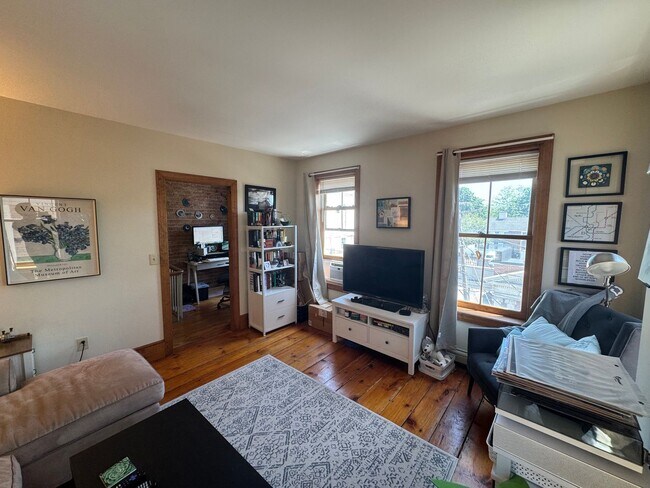 Photo - 16 Market St Unit 3