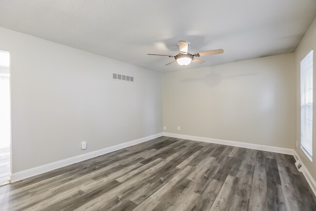 Photo - 1308 SE Knights Bridge