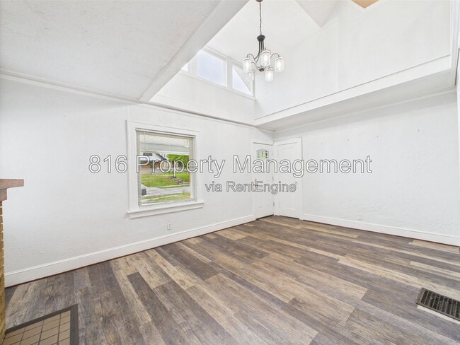 Photo - 5611 Olive St