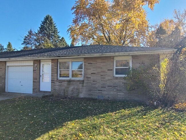 Building Photo - 2206 Welch Dr