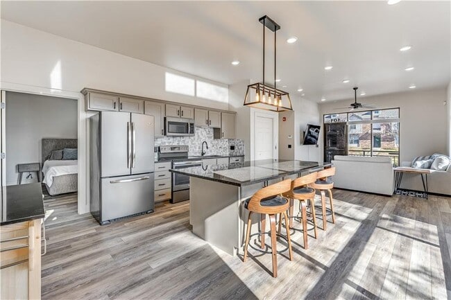 Photo - 1723 N Chestnut Ave Unit 101