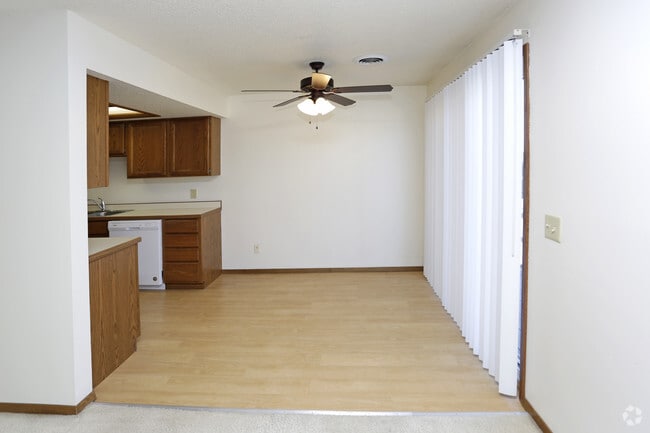 2BR, 1BA - 1,020 SF