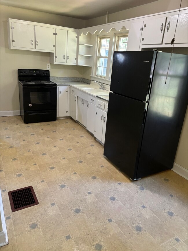 Photo - 114 S Center St