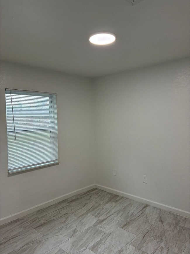 3631 N Frontage Rd