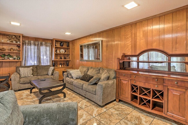 Building Photo - 1960 Pinelawn Dr Unit ID1287553P