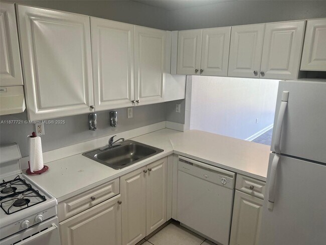 Photo - 13120 SW 92nd Ave Unit B-PH12