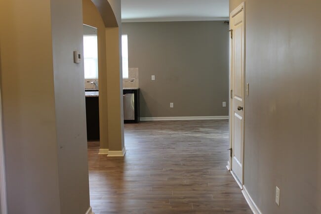Photo - 138 Lyonshall St