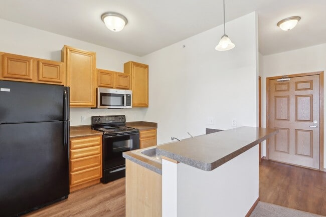 Columbia- Kitchen - Iron Gate Apartments