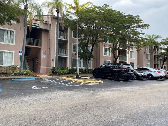 Building Photo - 12112 St.Andrews Pl Unit 205