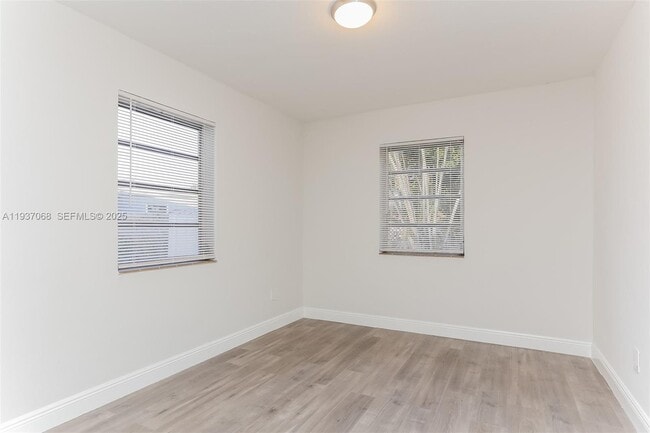 Photo - 1571 NE 44th St