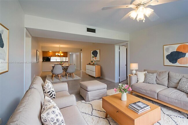 Photo - 1717 Whitehall Dr Unidad #201